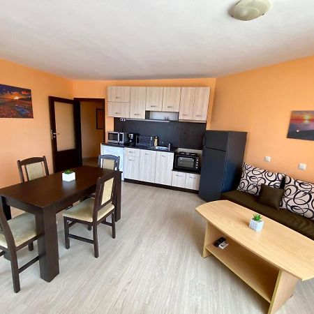 Cozy Apartment In The Center Of Primorsko Exterior photo